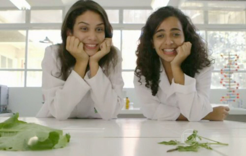 Luciana e Luana foram premiadas na Feira Brasileira de Ciências e Engenharia, da USP (Foto: Arquivo/Ifal) 