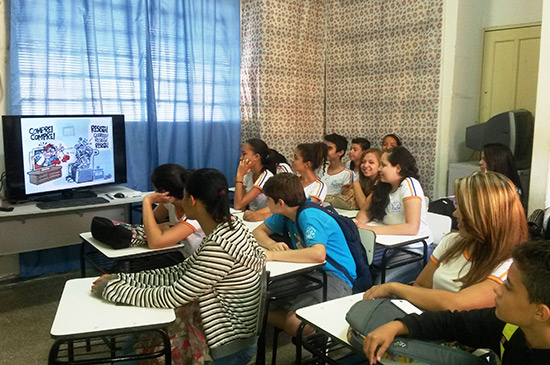 No desenvolvimento do projeto, os estudantes puderam entender que as pessoas são induzidas a comprar, consumir e doar, e que isso contribui com a expansão de uma ideia (foto: arquivo da EE Wilson de Almeida)