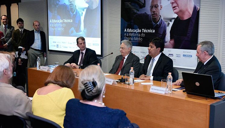 No seminário, Mendonça Filho defendeu uma mudança no ensino médio capaz de estimular o protagonismo do jovem e a conexão com o ensino profissionalizante, enquanto Fernando Henrique elogiou o nível das escolas técnicas do país (foto: Rafael Carvalho/MEC)