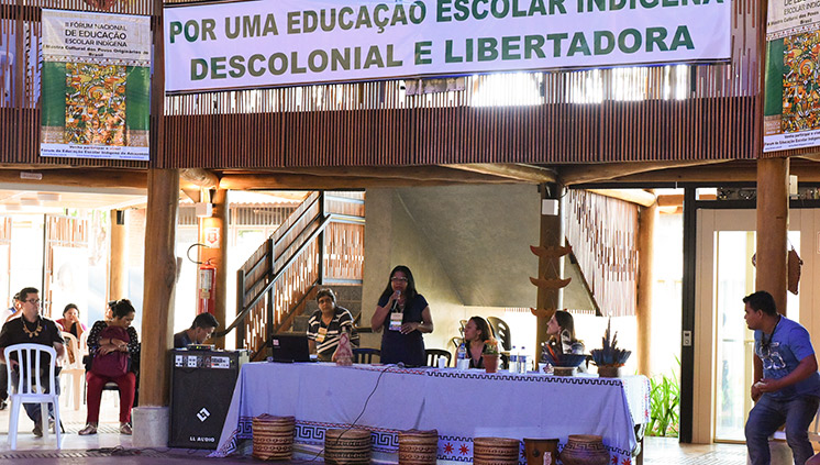 A diretora de políticas de educação indígena do MEC, Rita Nascimento, defendeu a participação indígena nos espaços do executivo (Foto: Isabelle Araújo/MEC)