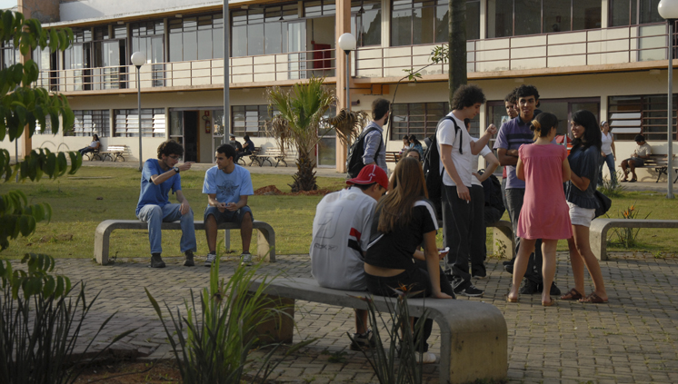 A coleta de dados do Censo inclui informações sobre as instituições de ensino, cursos, infraestrutura, perfil dos estudantes e qualificação docente (foto: João Bittar/MEC – 17/10/10)