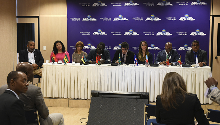 Representantes de países de língua portuguesa discutiram esta semana o desenvolvimento do ensino tecnológico (Foto: Luís Fortes/MEC) 