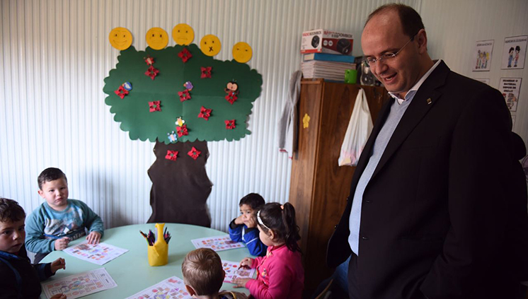 Rossieli também visitou a creche municipal Mercedes, que atende 180 crianças (Foto: André Nery/MEC) 