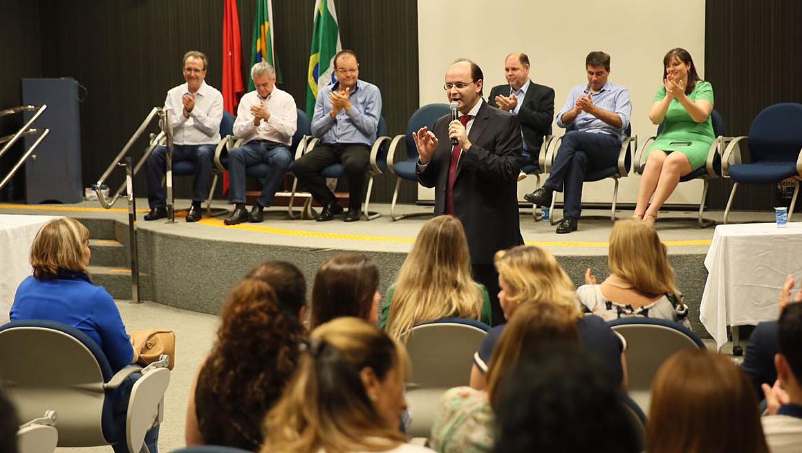 O ministro Rossieli Soares elogiou a criação do consórcio de municípios e frisou que a educação tem que ser prioridade (Foto: André Nery/MEC)