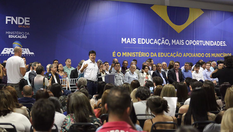 O ministro Mendonça Filho, durante o anúncio de liberação da verba destinada à educação básica, destacou: “Não há país no mundo que se desenvolva sem educação” (Foto: André Nery/MEC)