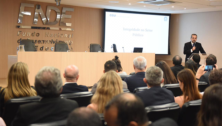 Ministro da Educação durante a palestra do Programa de Integridade do FNDE (Foto: André Borges/MEC)